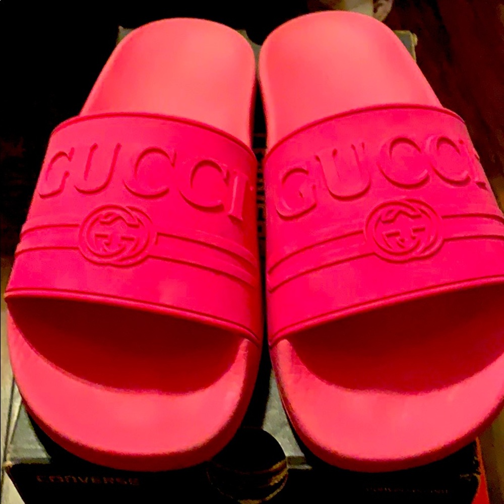 Women’s authentic Gucci slides pink